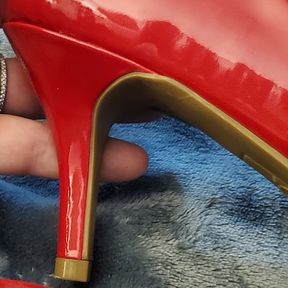 Red open toe pumps with box.  Worn once to a wedding. - Picture 11 of 11